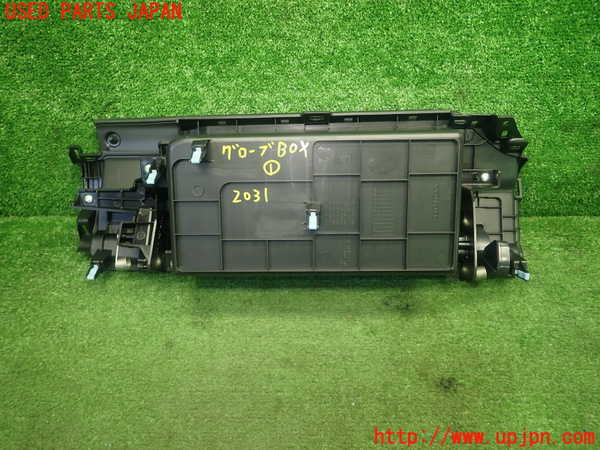 5UPJ-20317516]ステップワゴン スパーダ(RP6)グローブボックス1 (上側) 中古_m0002.jpg