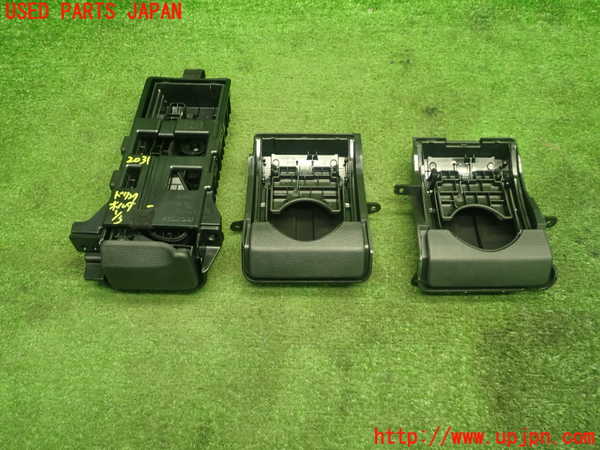5UPJ-20317810]ステップワゴン スパーダ(RP6)ドリンクホルダー 中古_m0001.jpg