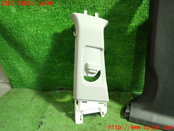 5UPJ-20337670]レジェンド ハイブリッド(KC2)左センターピラートリム 中古_m0002.jpg