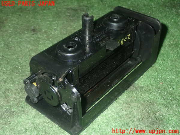 5UPJ-20347821]BMW Z3 ロードスター E36(CL20)灰皿1 中古_m0003.jpg