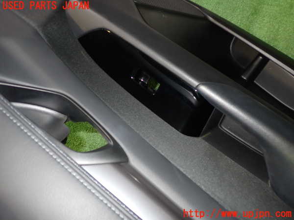 5UPJ-20351264]CX-5(KF2P)左前ドア内張り 中古_m0003.jpg