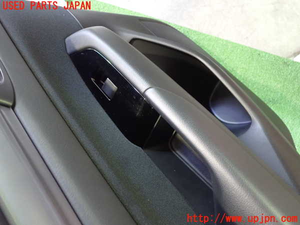 5UPJ-20351324]CX-5(KF2P)左後ドア内張り 中古_m0003.jpg