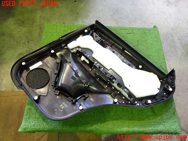 5UPJ-20351324]CX-5(KF2P)左後ドア内張り 中古_m0004.jpg