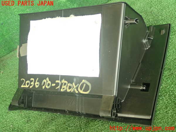 2UPJ-20367516]CX-5(KF2P)グローブボックス1 中古_m0003.jpg