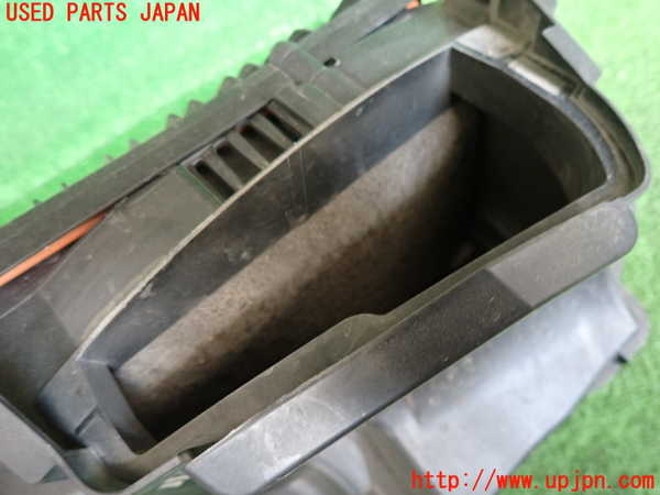 2UPJ-20392560]BMW 218d グランツアラー(2E20)エアクリーナーボックス 中古 【F46】_m0005.jpg