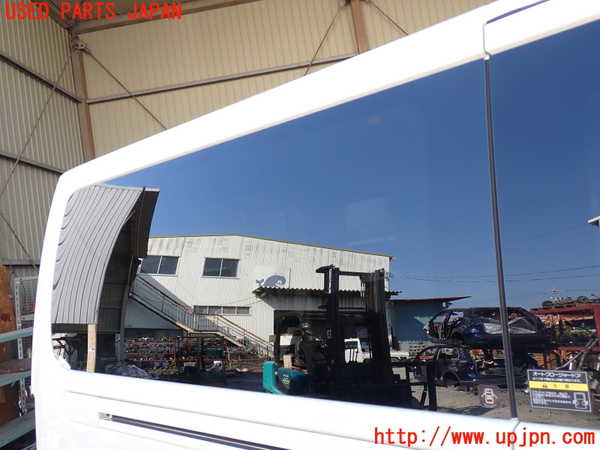 5UPJ-20401380]NV350 キャラバン バン(VR2E26)右クォーターガラス 中古_m0001.jpg