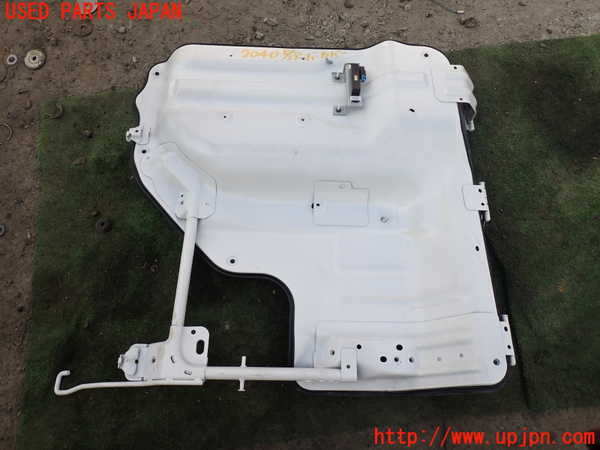 5UPJ-20402160]NV350 キャラバン バン(VR2E26)エンジンアッパーカバー 中古_m0001.jpg