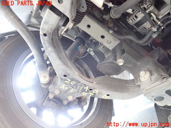 5UPJ-20405176]NV350 キャラバン バン(VR2E26)右フロントロアアーム1 中古_m0001.jpg