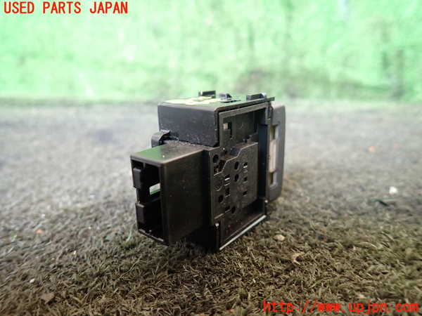 5UPJ-20406308]NV350 キャラバン バン(VR2E26)スイッチ3（フューエルオープナー） 中古_m0002.jpg