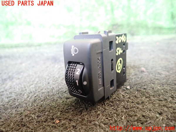 5UPJ-20406311]NV350 キャラバン バン(VR2E26)スイッチ6（ヘッドランプレベリングダイヤル） 中古_m0001.jpg