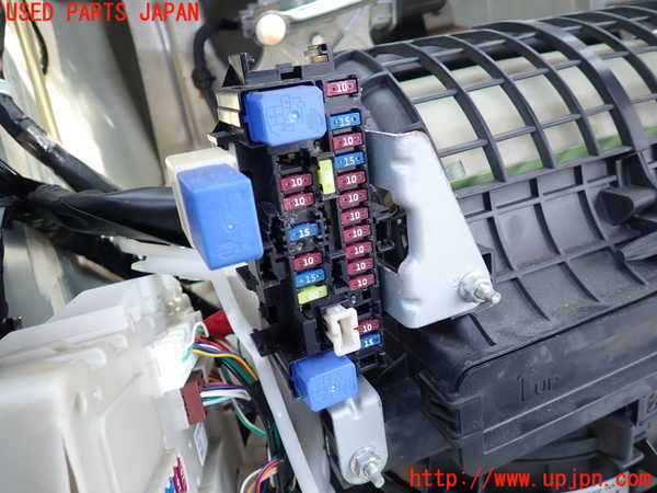 5UPJ-20406741]NV350 キャラバン バン(VR2E26)ヒューズボックス1 中古_m0001.jpg