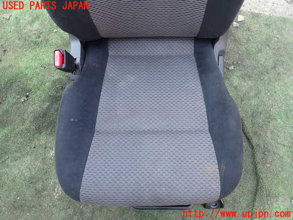 5UPJ-20407065]NV350 キャラバン バン(VR2E26)助手席シート 中古_m0003.jpg