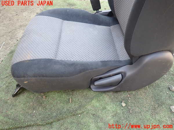 5UPJ-20407065]NV350 キャラバン バン(VR2E26)助手席シート 中古_m0004.jpg