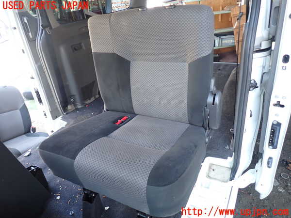 5UPJ-20407175]NV350 キャラバン バン(VR2E26)左2列目シート 中古_m0001.jpg