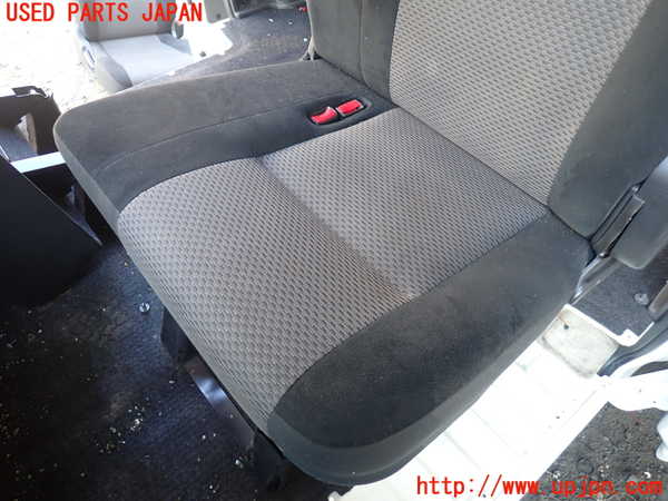 5UPJ-20407175]NV350 キャラバン バン(VR2E26)左2列目シート 中古_m0003.jpg