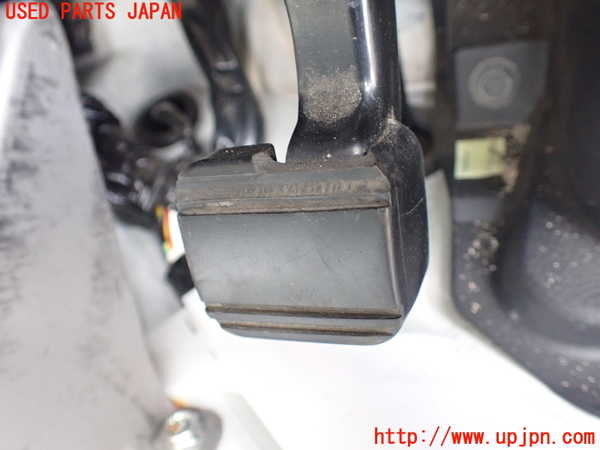 5UPJ-20407550]NV350 キャラバン バン(VR2E26)サイドブレーキレバー 中古_m0002.jpg