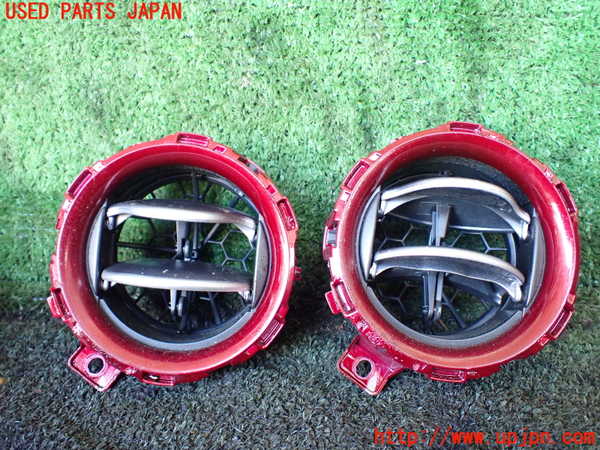 5UPJ-20407528]NV350 キャラバン バン(VR2E26)エアコン吹き出し口3（真中） 中古_m0002.jpg