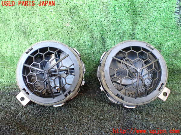 5UPJ-20407528]NV350 キャラバン バン(VR2E26)エアコン吹き出し口3（真中） 中古_m0003.jpg