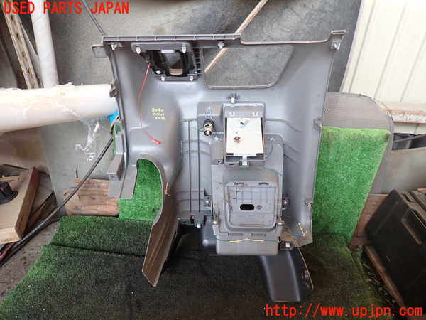 5UPJ-20407549]NV350 キャラバン バン(VR2E26)コンソール 中古_m0004.jpg