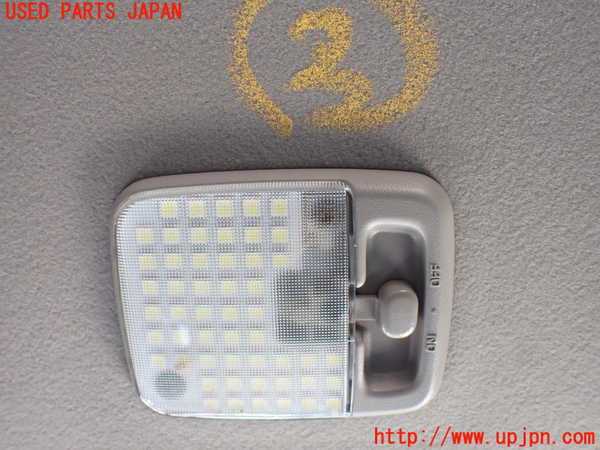 5UPJ-20406413]NV350 キャラバン バン(VR2E26)ルームランプ3（3列目） 中古_m0001.jpg