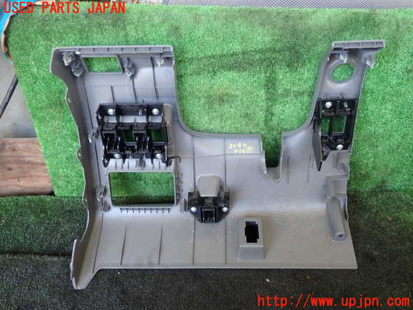 5UPJ-20407692]NV350 キャラバン バン(VR2E26)内装トリム類2 中古_m0003.jpg