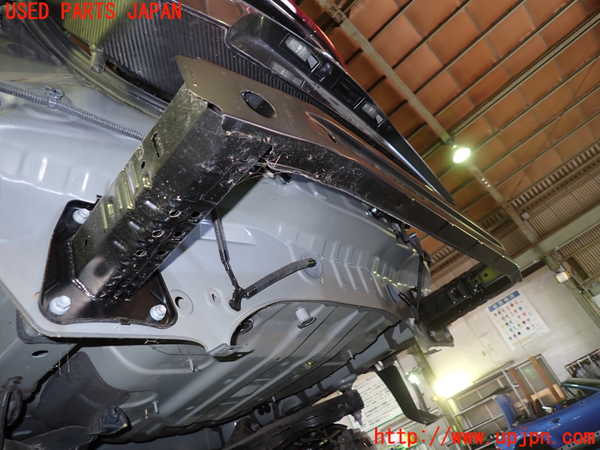 5UPJ-20411614]プリウスPHV(ZVW52)リアバンパーホースメント 中古_m0002.jpg
