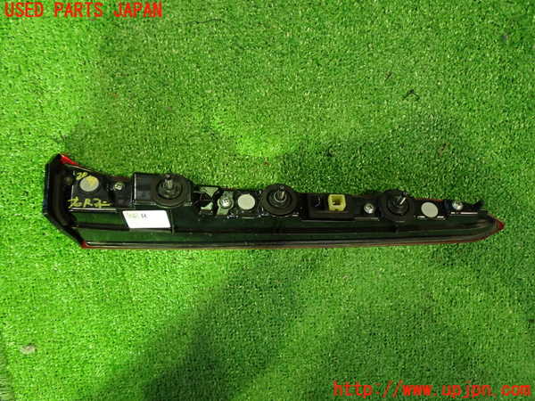 5UPJ-20411550]プリウスPHV(ZVW52)右リアフィニッシャー 中古_m0004.jpg