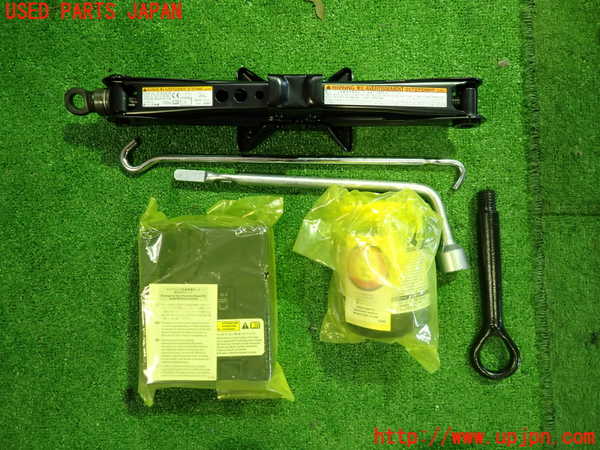 5UPJ-20417805]プリウスPHV(ZVW52)車載工具 中古_m0001.jpg