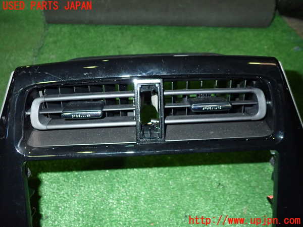 5UPJ-20417528]プリウスPHV(ZVW52)エアコン吹き出し口3（真中） 中古_m0003.jpg