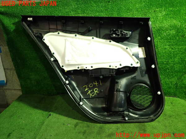 5UPJ-20411294]プリウスPHV(ZVW52)右後ドア内張り 中古_m0004.jpg