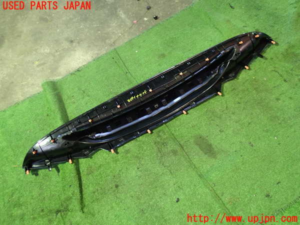 5UPJ-20417510]プリウスPHV(ZVW52)メーターフード 中古_m0003.jpg