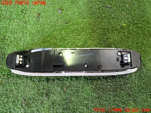 5UPJ-20426411]テスラ・モデル 3(3L13)ルームランプ1 (1列目 真中)中古_m0002.jpg