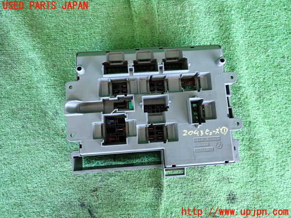 5UPJ-20436741]BMW 320i クーペ E92 (KD20)ヒューズボックス1 中古_m0002.jpg