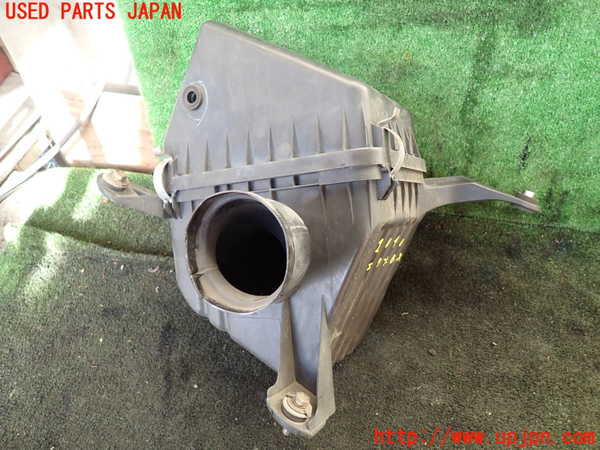 5UPJ-20452560]ハイラックスサーフ(RZN185W)エアクリーナーボックス 中古_m0002.jpg