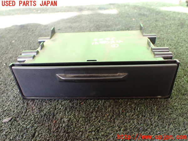 5UPJ-20457841]ハイラックスサーフ(RZN185W)小物入れ1 中古_m0001.jpg