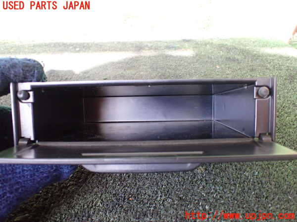 5UPJ-20457841]ハイラックスサーフ(RZN185W)小物入れ1 中古_m0002.jpg