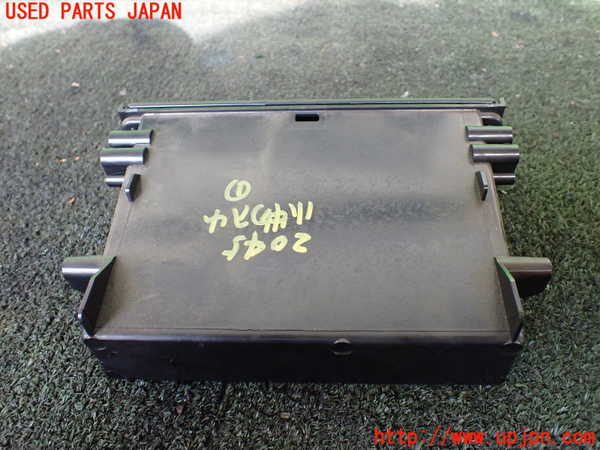 5UPJ-20457841]ハイラックスサーフ(RZN185W)小物入れ1 中古_m0003.jpg