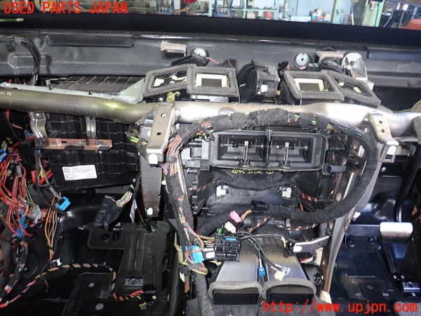 2UPJ-20466081]BMW 523i ツーリング(XL20)(F11)エバポレーター1 中古_m0001.jpg