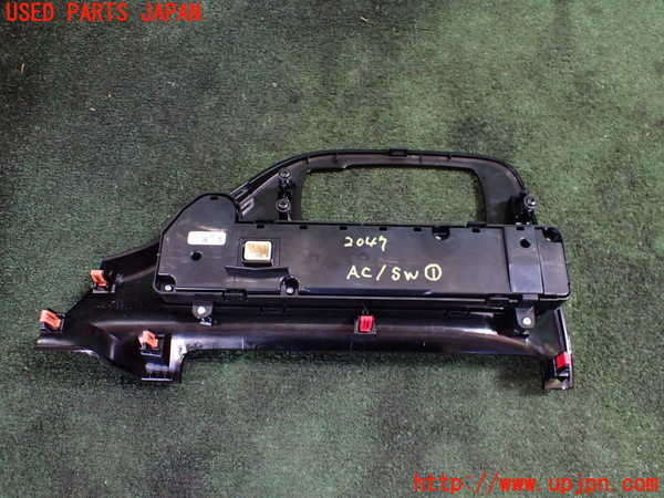 5UPJ-20476066]アクア(AQUA)(MXPK11)エアコンスイッチ1 中古_m0004.jpg