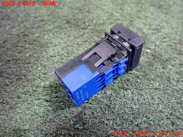 5UPJ-20476311]アクア(AQUA)(MXPK11)スイッチ6 (シートヒーター) 中古_m0002.jpg