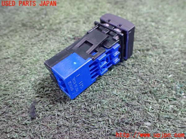 5UPJ-20476313]アクア(AQUA)(MXPK11)スイッチ8 (ステアリングヒーター) 中古_m0002.jpg