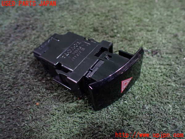 5UPJ-20476290]アクア(AQUA)(MXPK11)ハザードスイッチ 中古_m0001.jpg