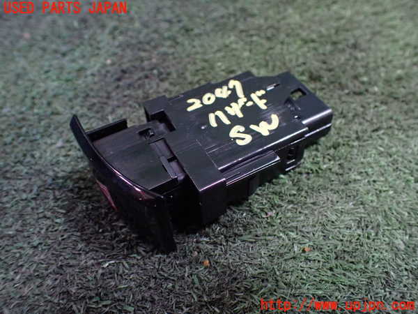 5UPJ-20476290]アクア(AQUA)(MXPK11)ハザードスイッチ 中古_m0002.jpg