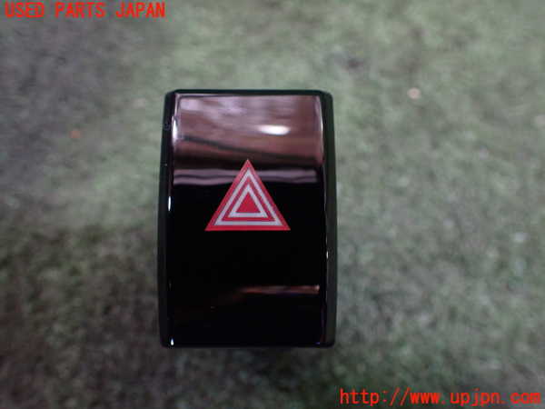 5UPJ-20476290]アクア(AQUA)(MXPK11)ハザードスイッチ 中古_m0003.jpg