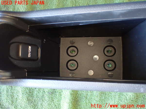 5UPJ-20477540]アクア(AQUA)(MXPK11)センターコンソール 中古_m0002.jpg