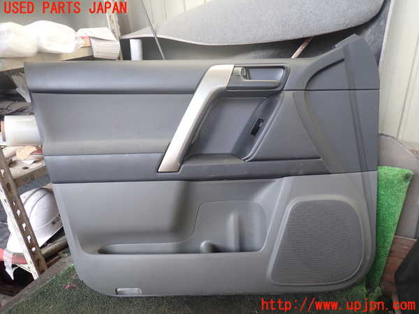 5UPJ-20481264]ランクルプラド(TRJ150W)左前ドア内張り 中古_m0001.jpg