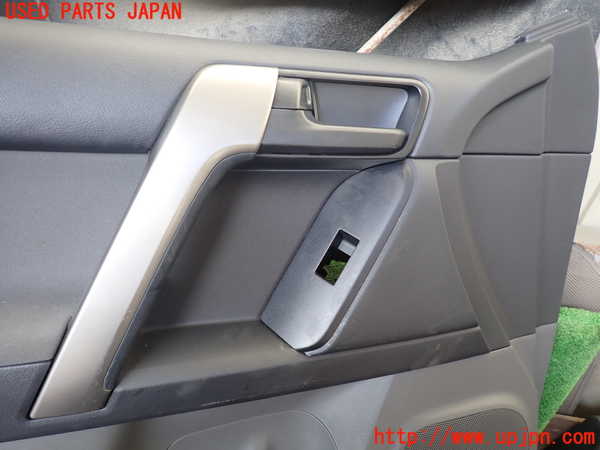 5UPJ-20481264]ランクルプラド(TRJ150W)左前ドア内張り 中古_m0002.jpg