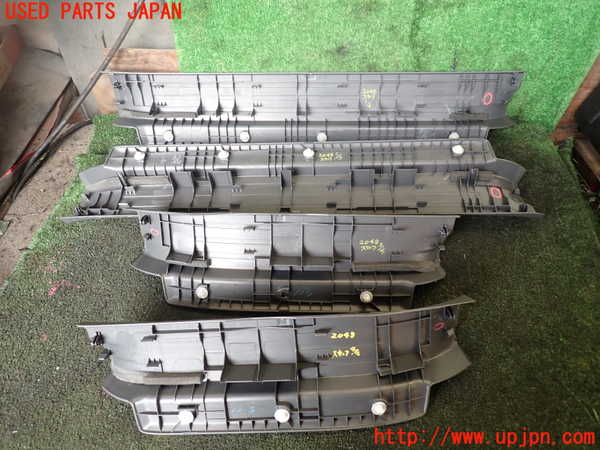 5UPJ-20487740]ランクルプラド(TRJ150W)スカッフプレート 中古_m0002.jpg