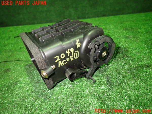 5UPJ-20497526]ランエボワゴン(CT9W)エアコン吹き出し口1（右） 中古_m0003.jpg