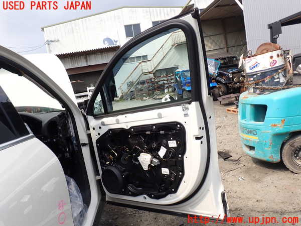 5UPJ-20501230]ポルシェ・カイエン S ハイブリッド(92ACGE)右前ドア SEKURIT M35 【ジャンク】_m0004.jpg